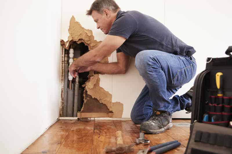Emergency Plumbing - Repairing Burst Water Pipe